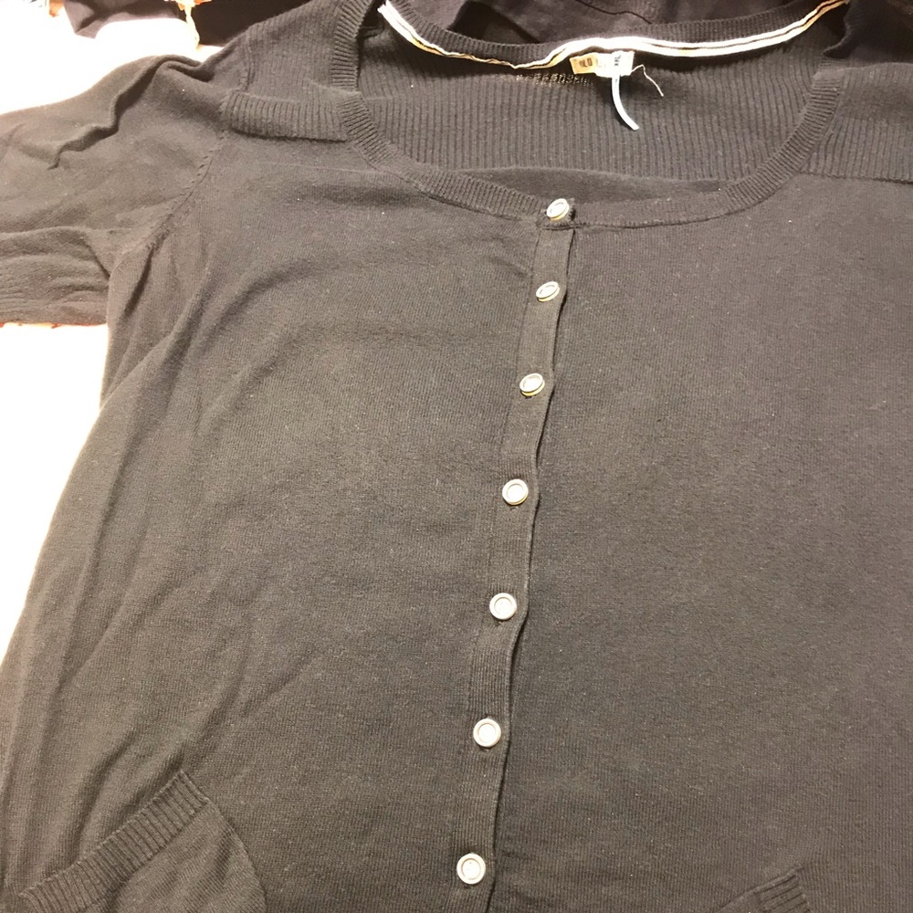 Short sleeve light weight sweater w/ mini pockets